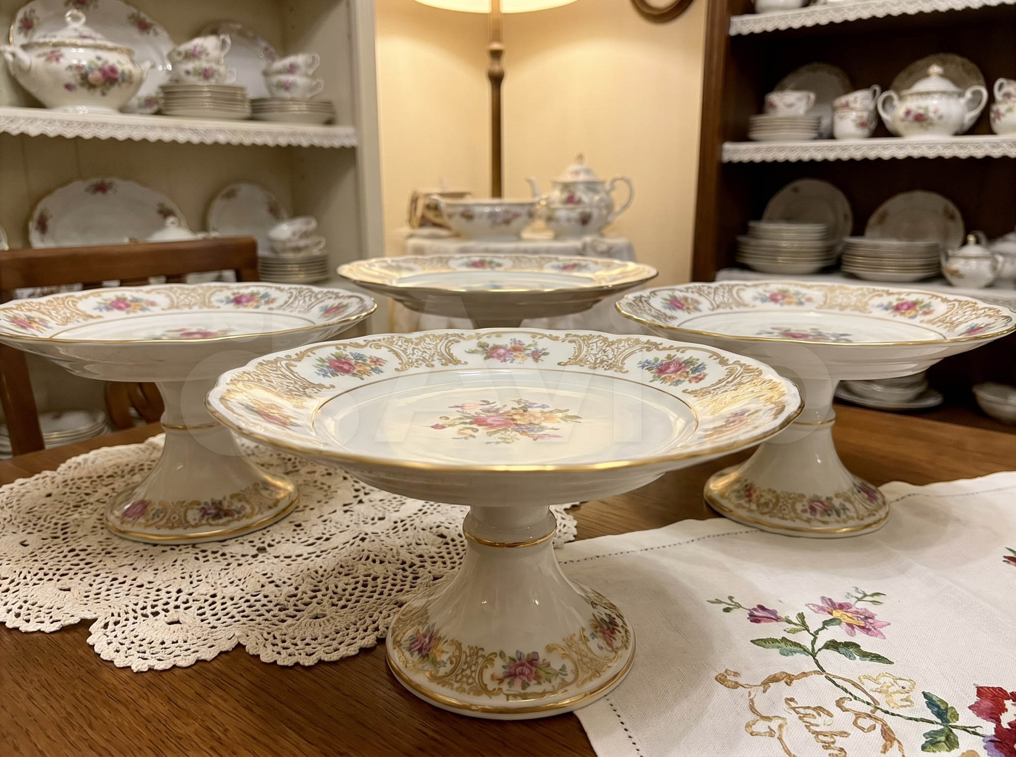 White and gold pedestal cake stands